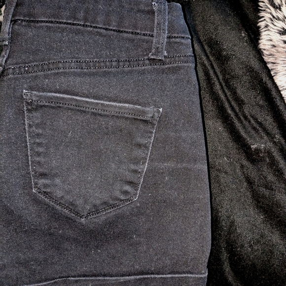 BLK Jean Shorts//SZ 9//Generic Brand//Gently used - Picture 3 of 4